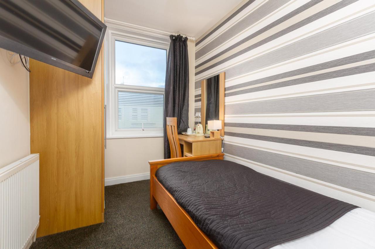 Bed & Breakfast 11 Strictly Over 25s No Party People Blackpool